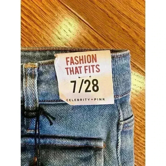 NWT Celebrity Pink High-Rise Frayed Denim Shorts 7/28 - Picture 3 of 5